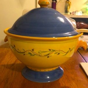Pistoulet Soup Tureen with Lid & Ladle Large Serving Bowl and Spoon color blue